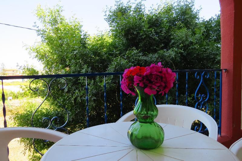 Maritime Hotel Apartments Petaloudes Экстерьер фото