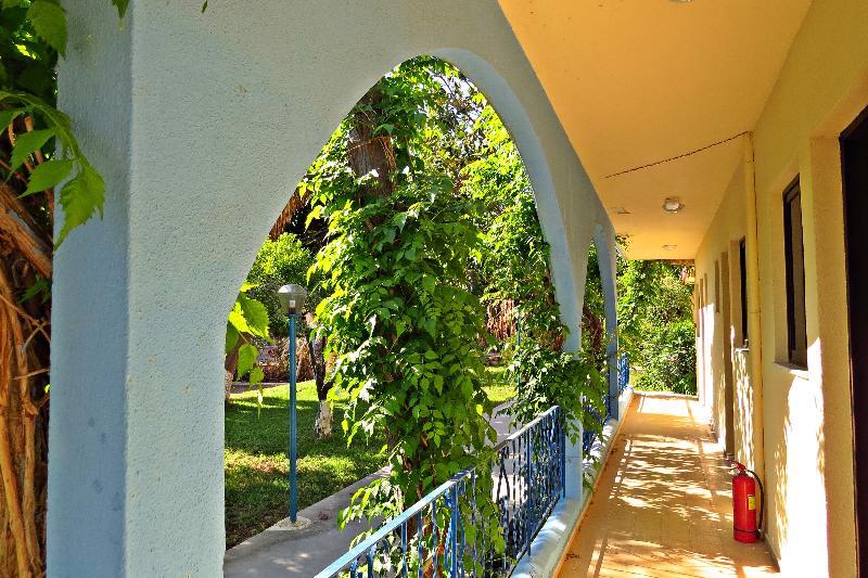 Maritime Hotel Apartments Petaloudes Экстерьер фото