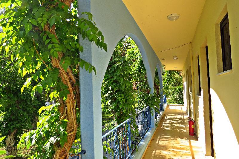Maritime Hotel Apartments Petaloudes Экстерьер фото