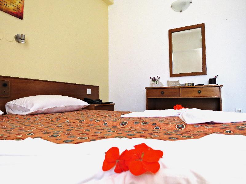 Maritime Hotel Apartments Petaloudes Экстерьер фото