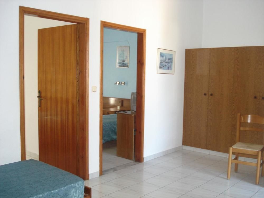 Maritime Hotel Apartments Petaloudes Экстерьер фото