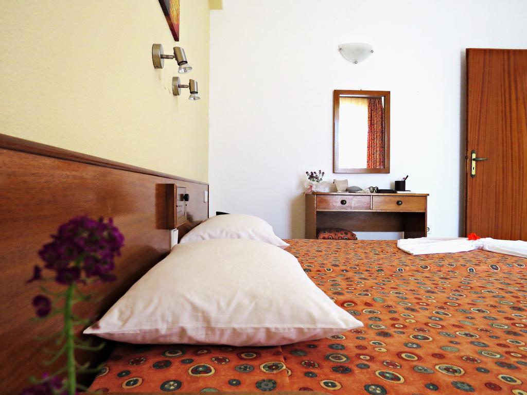 Maritime Hotel Apartments Petaloudes Экстерьер фото