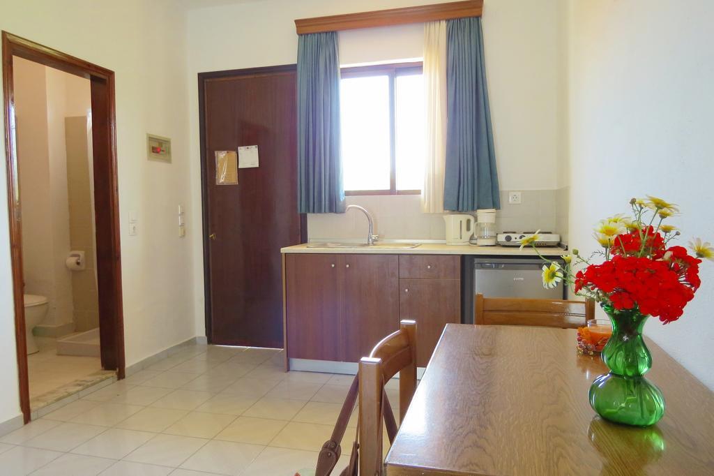 Maritime Hotel Apartments Petaloudes Экстерьер фото