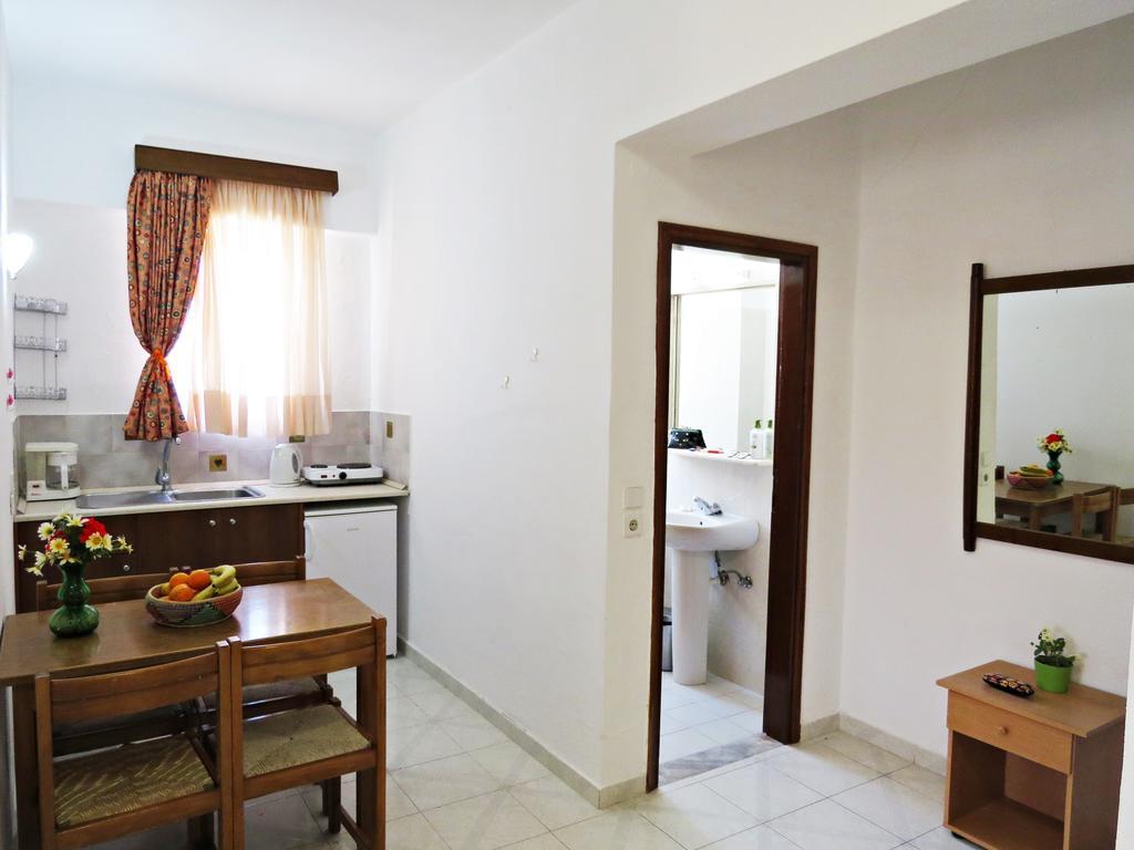 Maritime Hotel Apartments Petaloudes Экстерьер фото